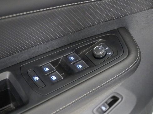 Used 2025 Volkswagen Atlas SE image 23