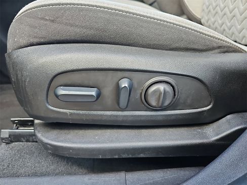 Used 2024 Chevrolet Equinox LS w/ LS Convenience Package image 32