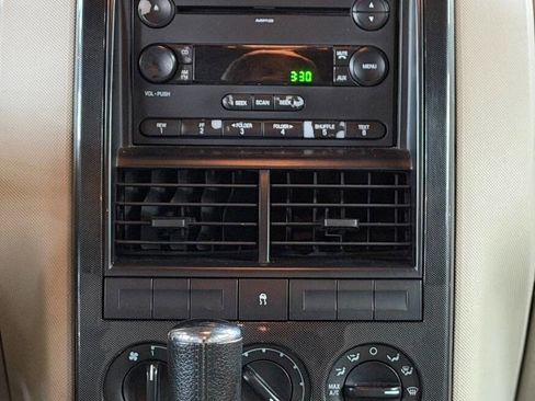 Used 2007 Ford Explorer Sport Trac XLT image 8