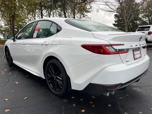 Used 2026 Toyota Camry SE image 5