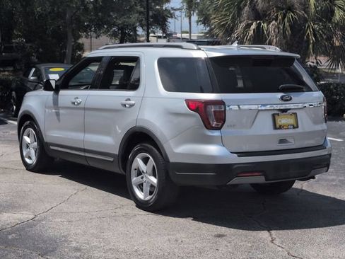 Used 2019 Ford Explorer XLT w/ Equipment Group 202A FWD image 7