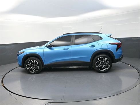 Used 2025 Chevrolet Trax RS w/ Sunroof Package image 4