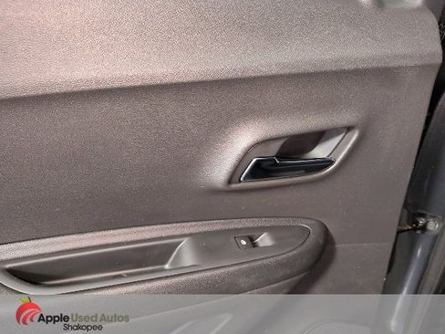 Used 2016 Chevrolet Trax LT w/ LT Sun and Sound Package image 28