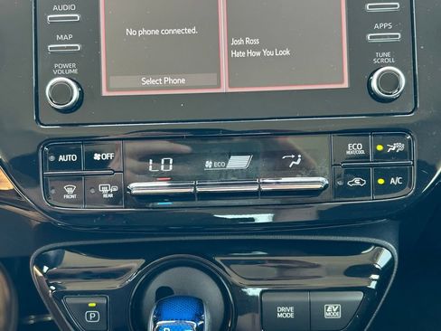 Used 2020 Toyota Prius LE FWD image 26