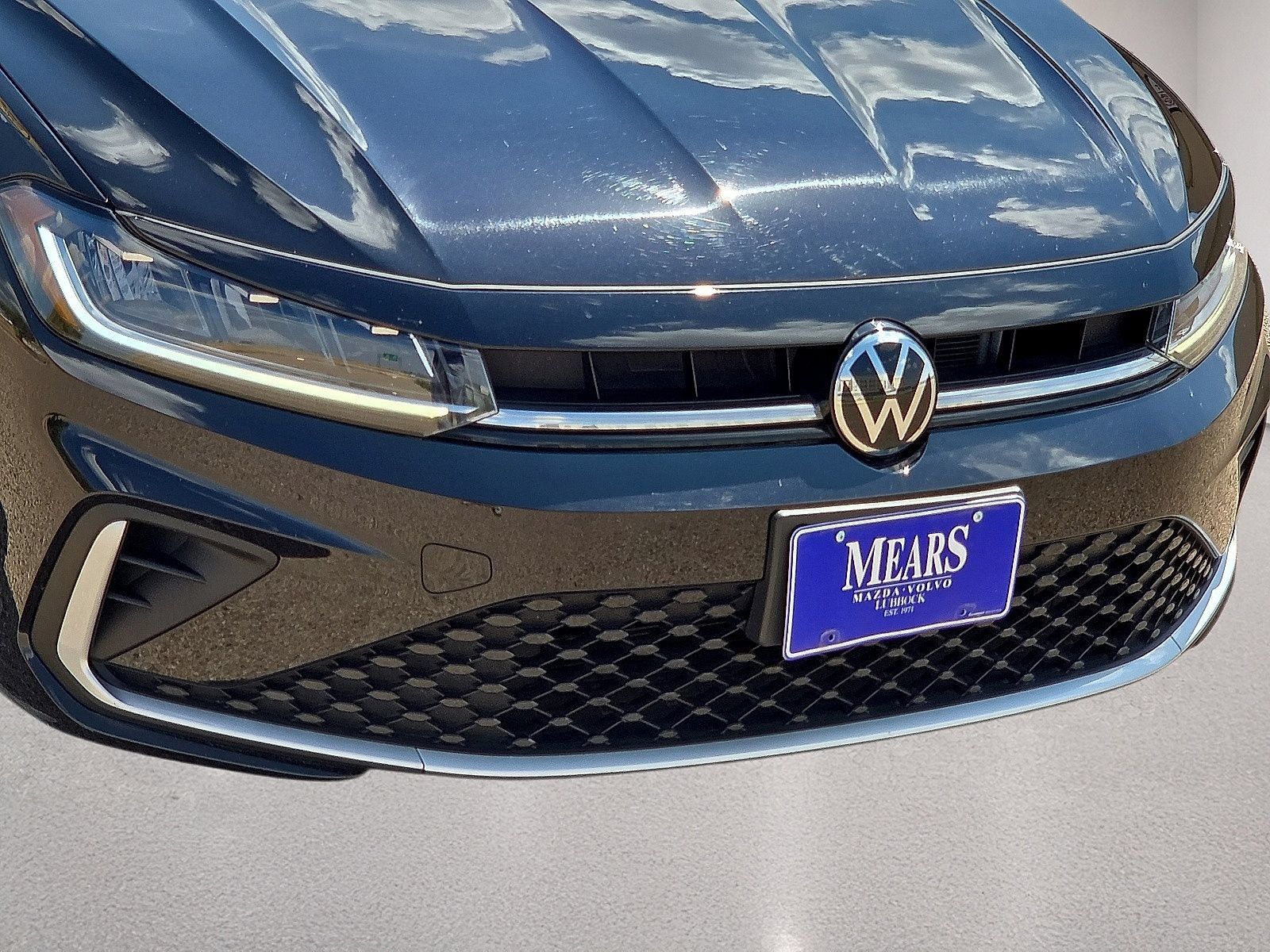 Used 2025 Volkswagen Jetta SE FWD image 9