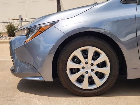 Used 2024 Toyota Corolla LE FWD image 5