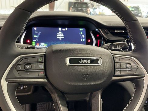 Used 2022 Jeep Grand Cherokee Limited 4xe image 18