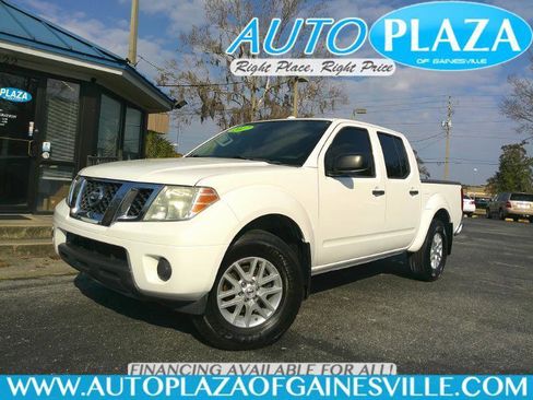Used 2017 Nissan Frontier SV image 1