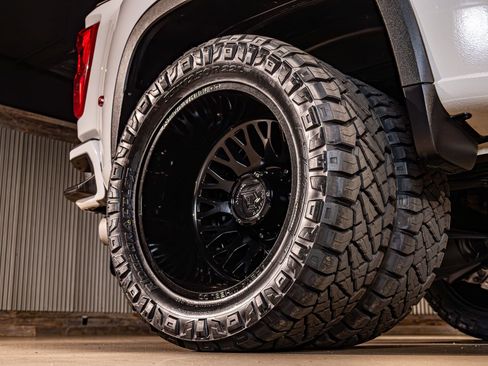 Used 2024 Chevrolet Silverado 3500 High Country w/ Technology Package image 14