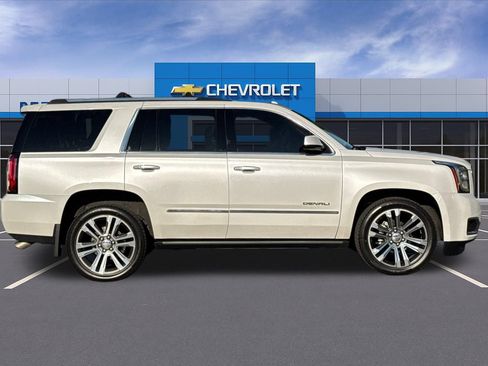 Used 2018 GMC Yukon Denali w/ Denali Ultimate Package AWD/4WD image 3