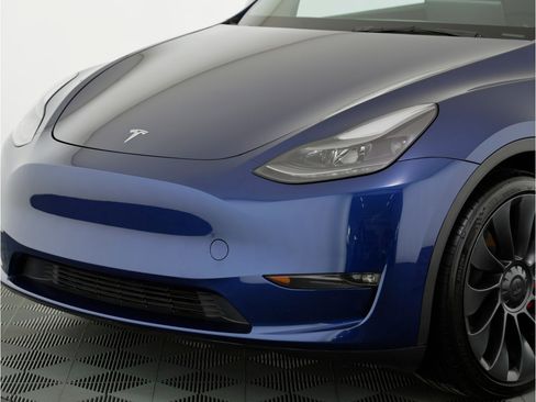 Used 2023 Tesla Model Y Performance image 8