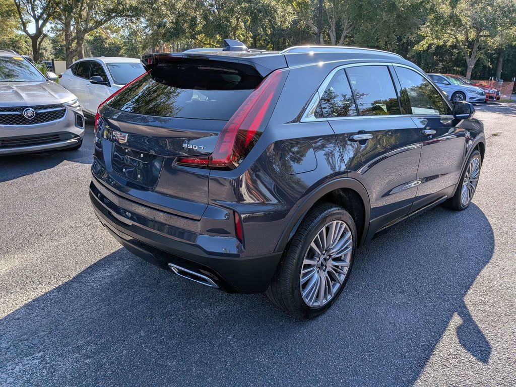 Used 2025 Cadillac XT4 Premium Luxury FWD image 7