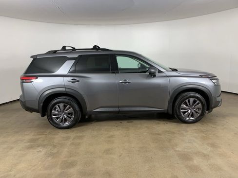 Used 2023 Nissan Pathfinder SV image 7