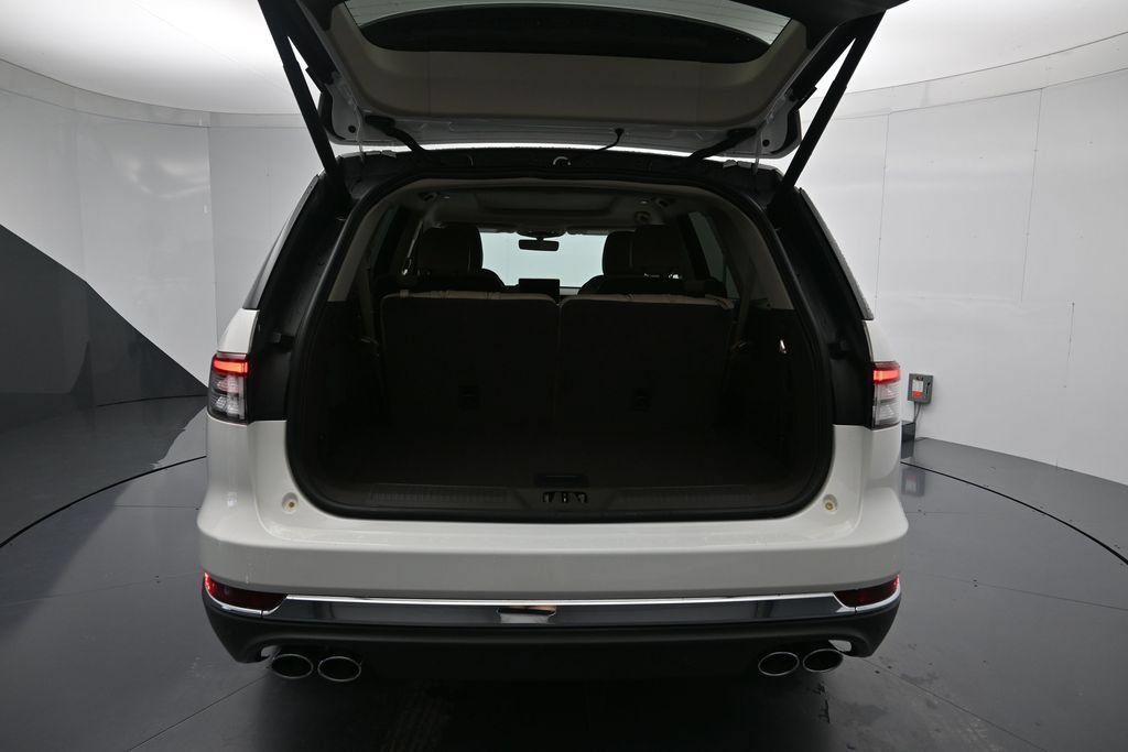 Used 2024 Lincoln Aviator 2WD w/ Premium Package image 26