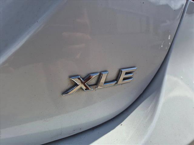 Used 2018 Toyota Camry XLE FWD image 11