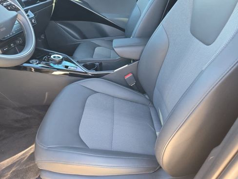 Certified 2023 Kia Niro EX image 15