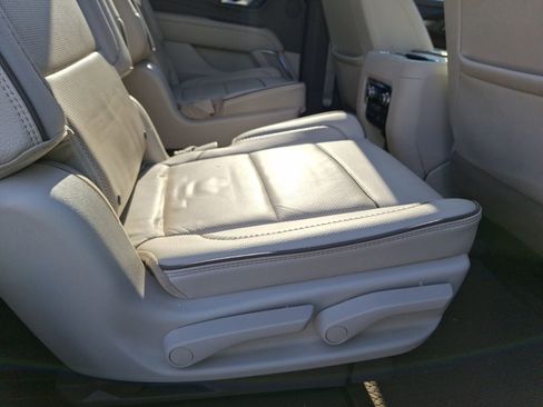 Used 2021 GMC Yukon Denali w/ Denali Premium Package image 32