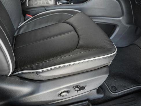New 2026 Chrysler Pacifica Limited w/ Uconnect Theater Family Group image 33