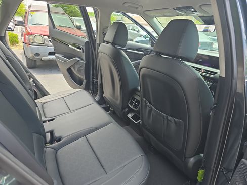 Used 2024 Kia Seltos EX FWD image 11