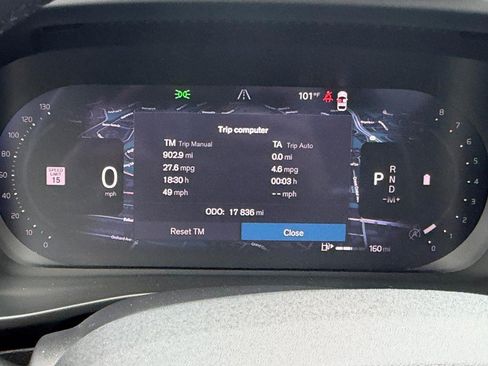 Used 2026 Volvo XC40 B5 Plus AWD/4WD image 19