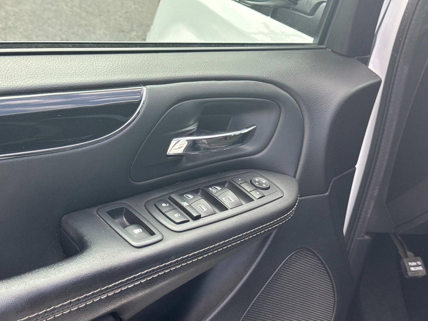 Used 2017 Dodge Grand Caravan SE FWD image 24