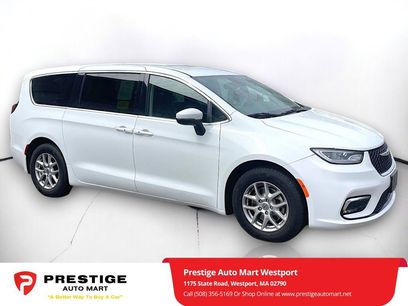 Used 2023 Chrysler Pacifica Touring-L