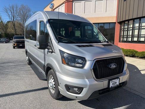 New 2026 Ford Transit 350 148 Medium Roof Wagon AWD image 9