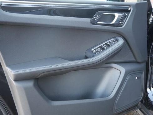 Certified 2026 Porsche Macan image 9