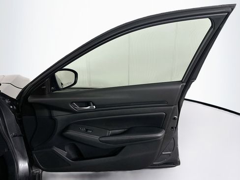 Used 2024 Nissan Altima 2.5 SV FWD image 29