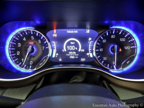 Used 2018 Chrysler Pacifica Touring-L Plus w/ Advanced Safetytec Group image 16