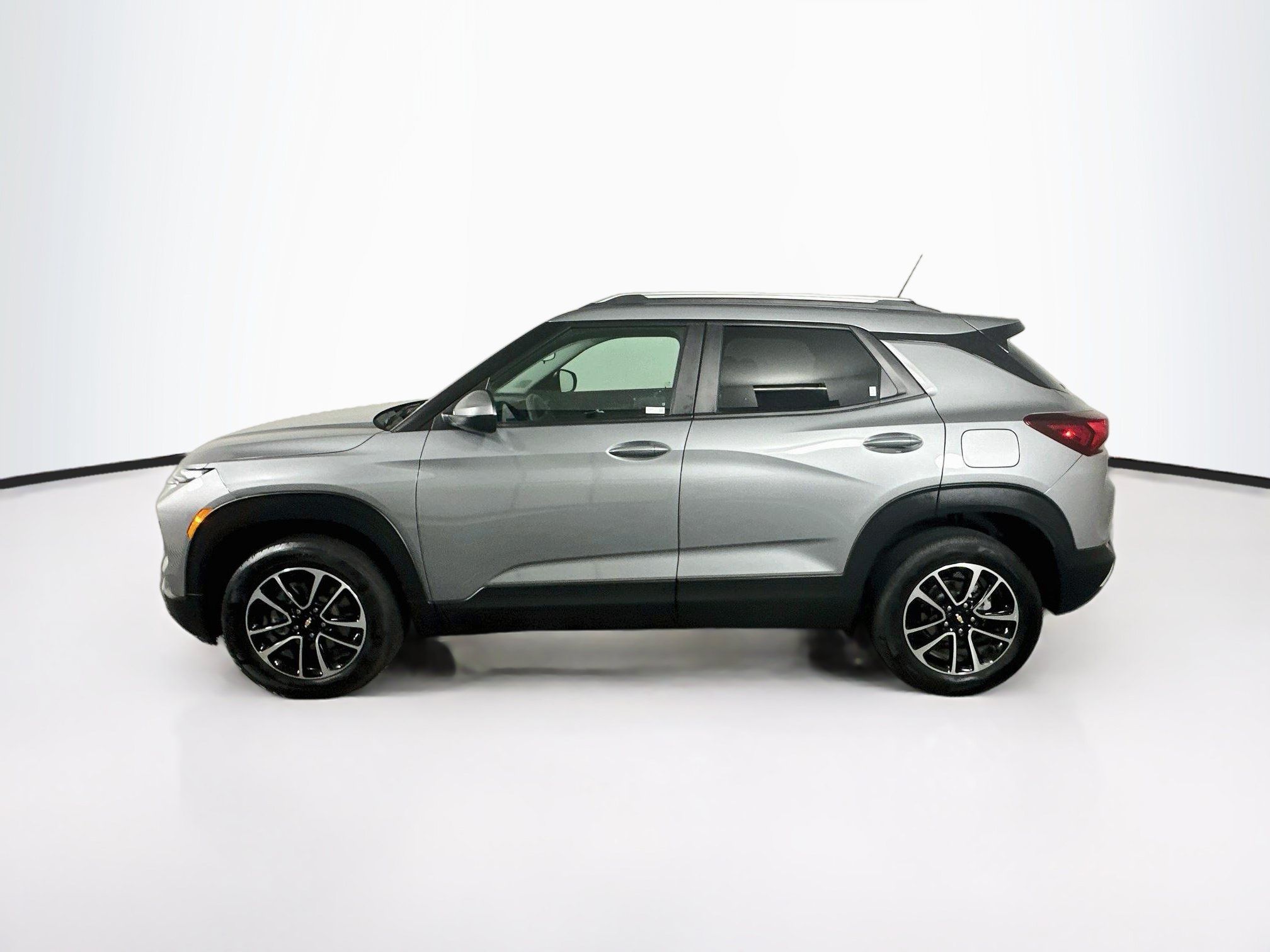 Used 2025 Chevrolet TrailBlazer LT AWD/4WD image 4