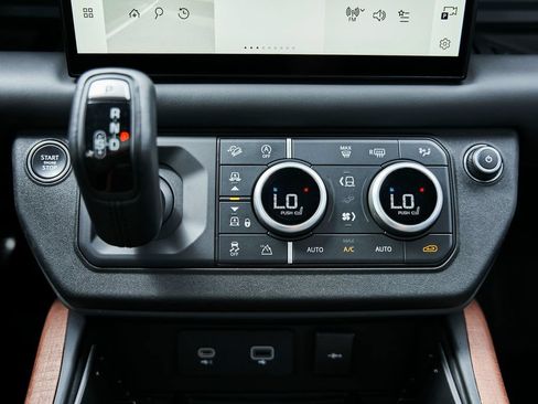 Used 2023 Land Rover Defender 110 X AWD/4WD image 70