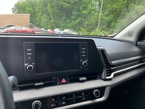 Used 2025 Kia Sportage LX image 17