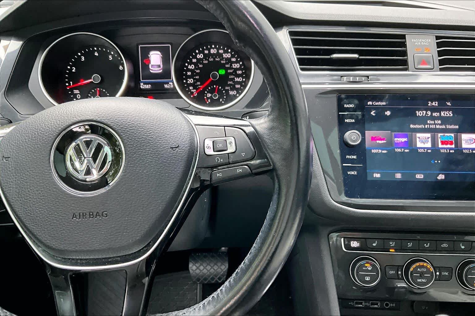 Used 2018 Volkswagen Tiguan SE w/ Panoramic Sunroof Package AWD/4WD image 24