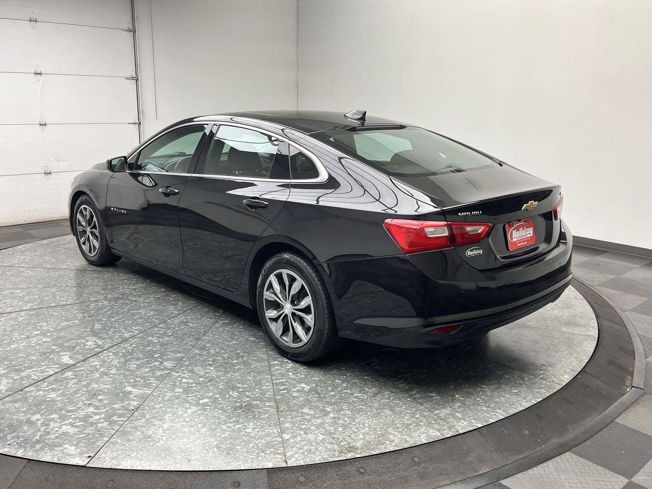 Used 2024 Chevrolet Malibu LT FWD image 2