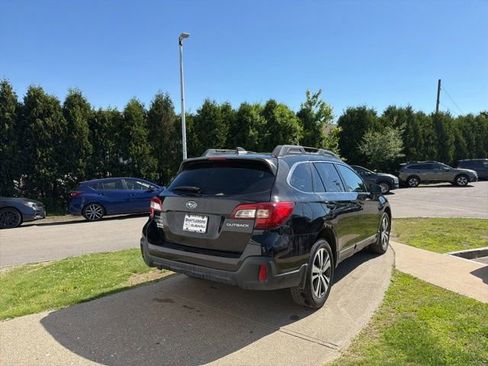 Used 2019 Subaru Outback 2.5i Limited AWD/4WD image 3