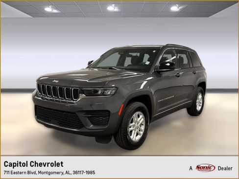 Used 2025 Jeep Grand Cherokee Laredo RWD image 1