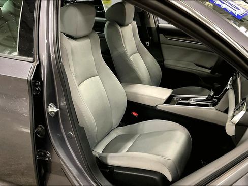 Used 2018 Honda Accord LX image 9