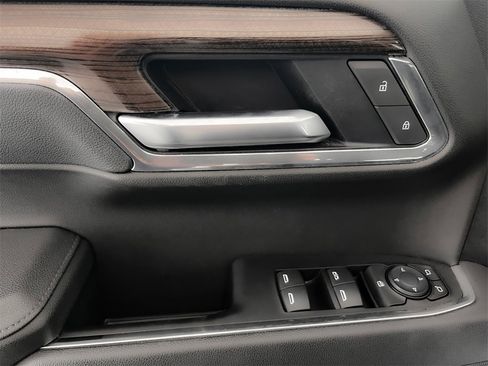 Used 2025 Chevrolet Silverado 1500 LT image 18