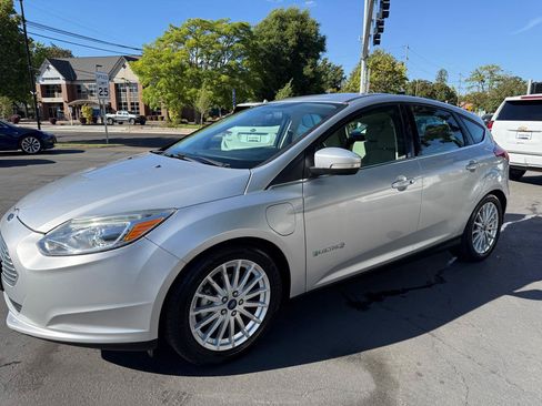 Used 2018 Ford Focus Electric Hatchback FWD image 2