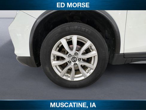 Used 2017 Nissan Rogue SV w/ SV Premium Package image 14