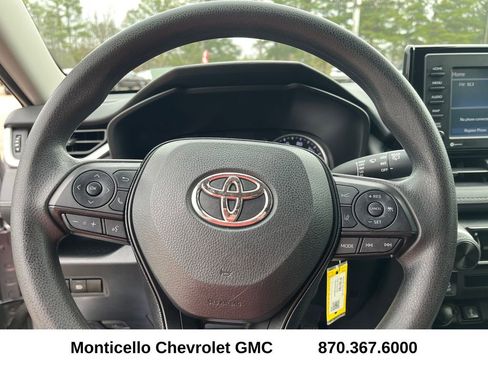Used 2020 Toyota RAV4 LE image 11