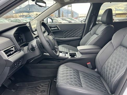 Used 2025 Mitsubishi Outlander 4WD Plug-In Hybrid image 28