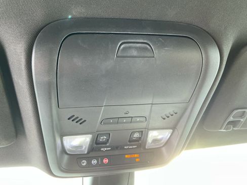 Used 2018 Cadillac XT5 Luxury w/ Driver Awareness Package image 23