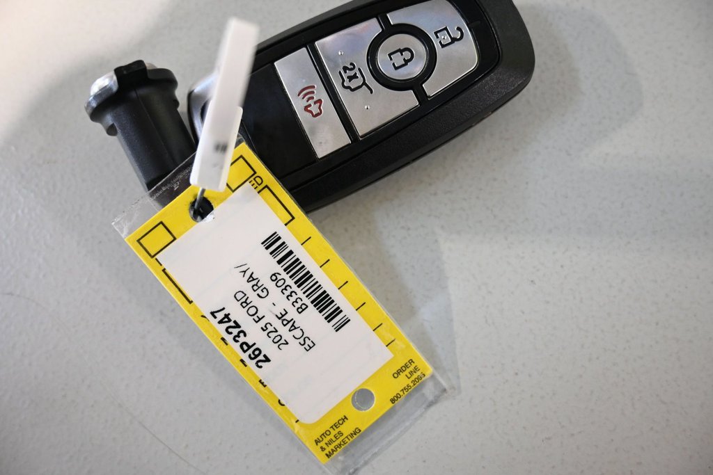 Used 2025 Ford Escape Active AWD/4WD image 21