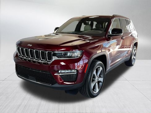 Used 2023 Jeep Grand Cherokee Limited AWD/4WD image 1