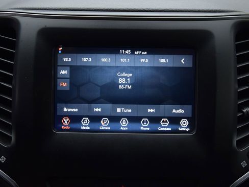 Used 2019 Jeep Cherokee Latitude w/ Popular Appearance Group image 15