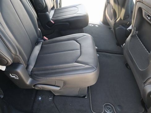 New 2026 Chrysler Pacifica Select image 16