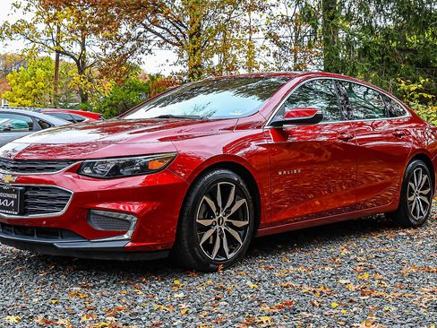 Used 2018 Chevrolet Malibu LT w/ Leather Package image 3