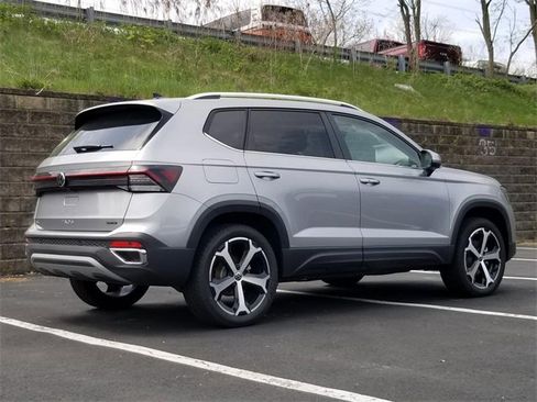 New 2025 Volkswagen Taos SEL image 3
